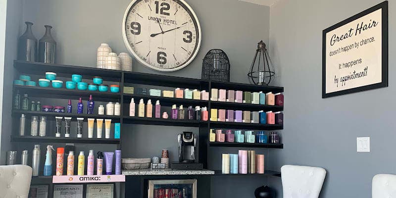 Uptown Salon Lantana