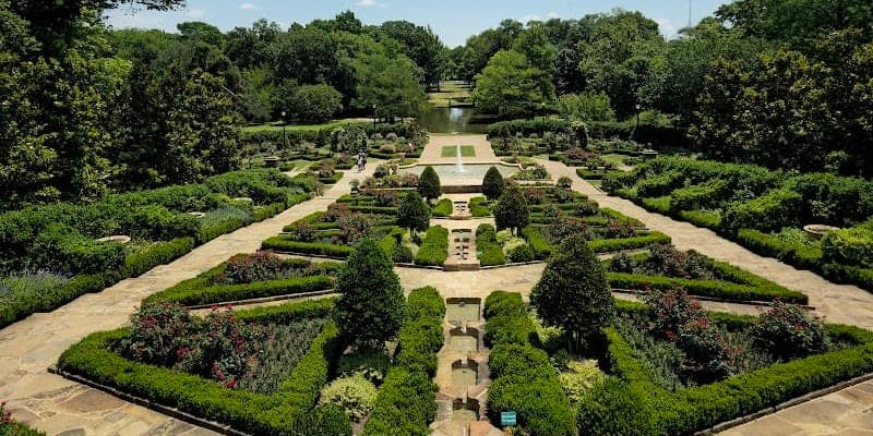 TOWN GARDEN