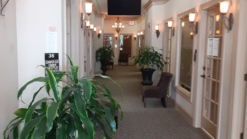 Dee Moore at Salons On The Hill photo 2