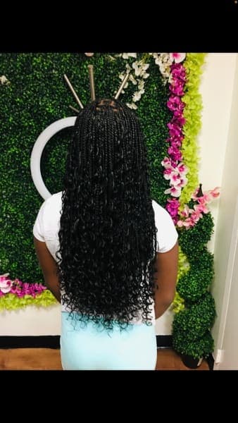 Queen Braids Locs & Weaving photo 1