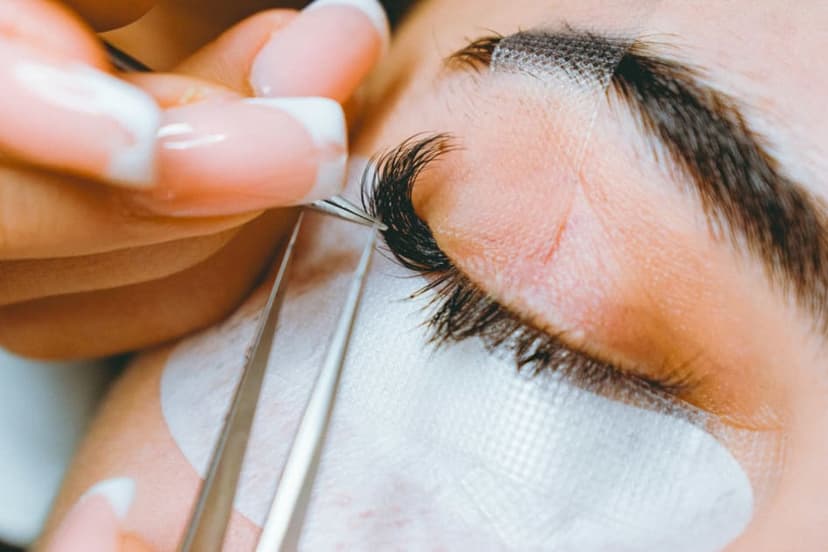 Lash Lift vs Lash Extensions: Which Is Right for You?