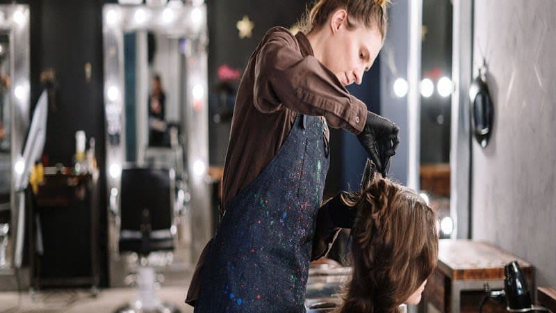 Headquarters Hair Care in Saginaw