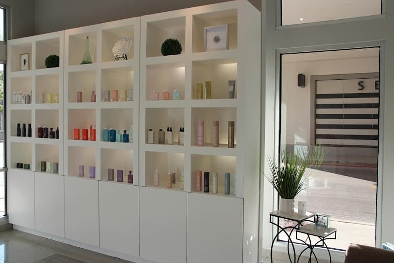 Laura Mac Salon photo 1