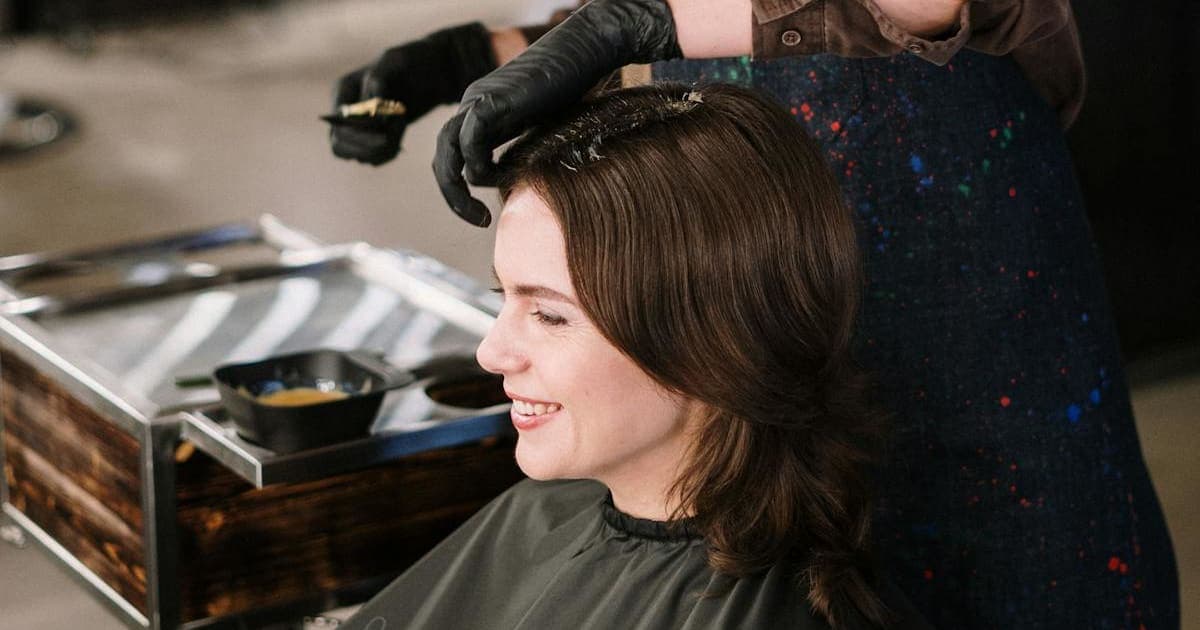 Booth Rental vs Commission: Which Is Right for You?